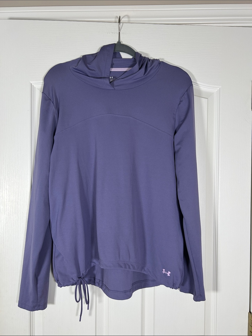 Under Armour Women’s Lavender Hooded Performance Pullover Size L